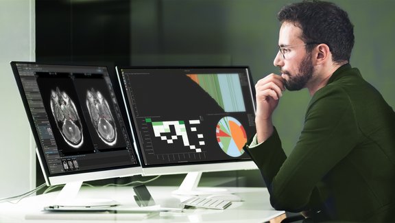 Radiologist is looking at the MRI images through the integrated DICOM viewer in mint Lesion™
